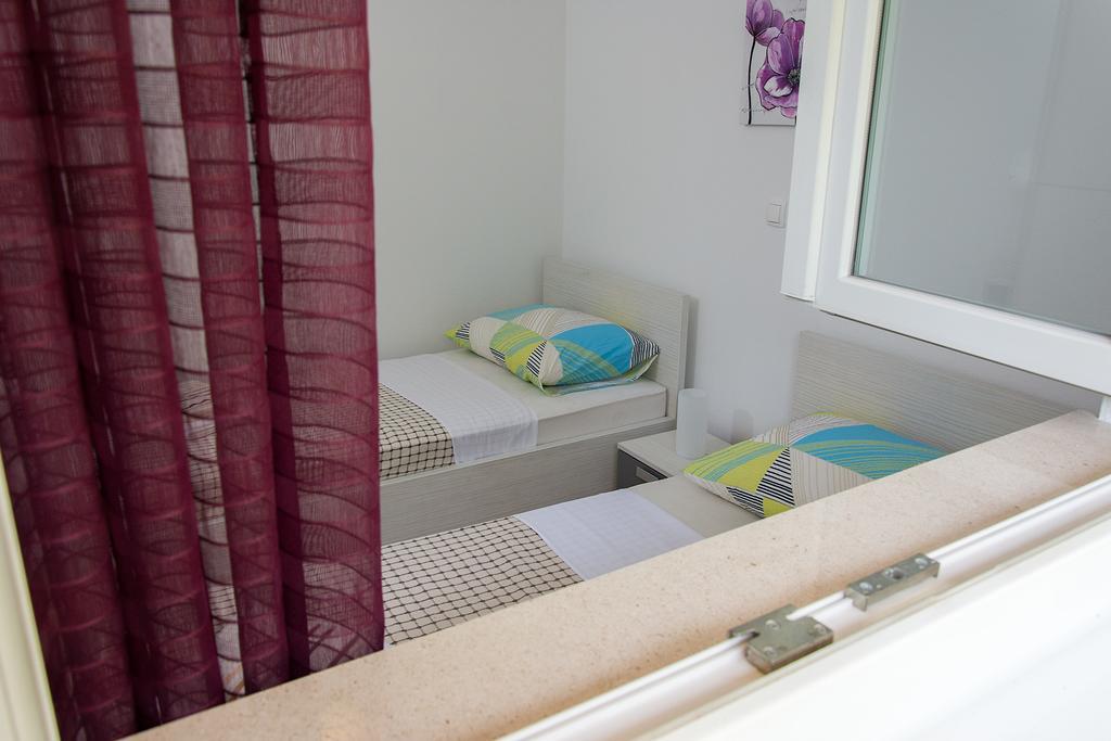 Apartment Gamma With Hydromassage Mini Pool Near Split Žrnovnica المظهر الخارجي الصورة
