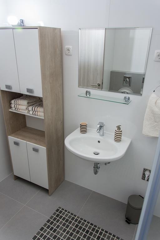Apartment Gamma With Hydromassage Mini Pool Near Split Žrnovnica المظهر الخارجي الصورة
