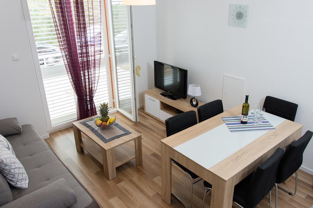 Apartment Gamma With Hydromassage Mini Pool Near Split Žrnovnica المظهر الخارجي الصورة