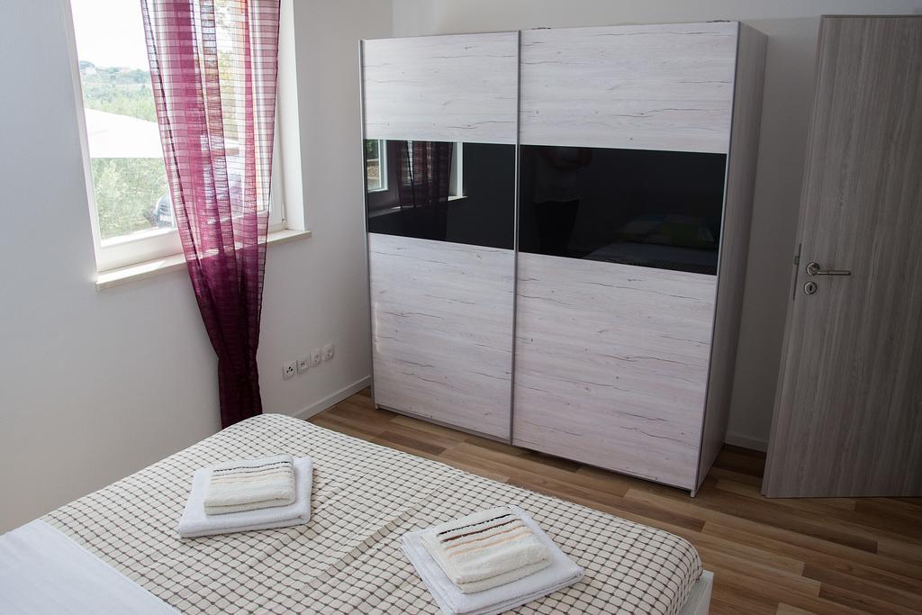 Apartment Gamma With Hydromassage Mini Pool Near Split Žrnovnica المظهر الخارجي الصورة