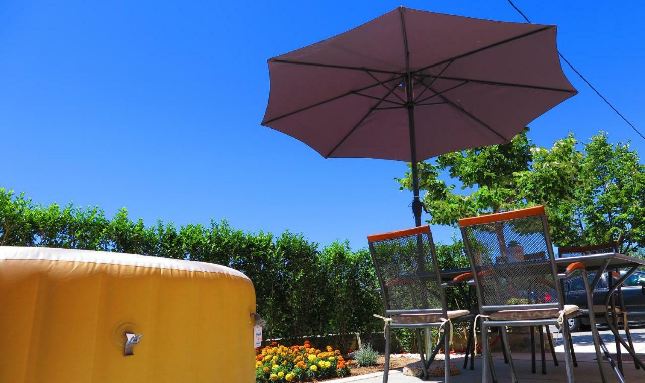 Apartment Gamma With Hydromassage Mini Pool Near Split Žrnovnica المظهر الخارجي الصورة