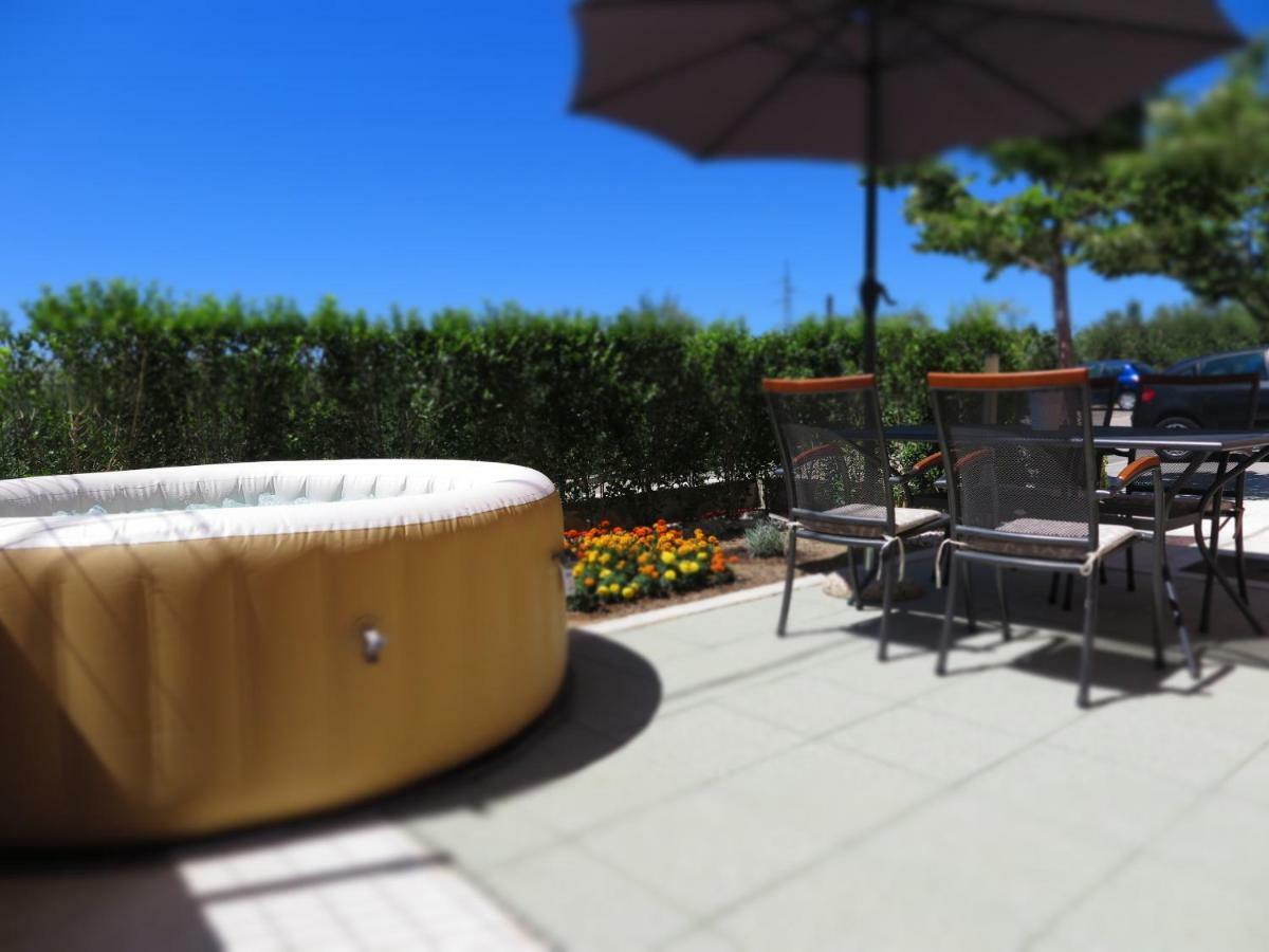 Apartment Gamma With Hydromassage Mini Pool Near Split Žrnovnica المظهر الخارجي الصورة