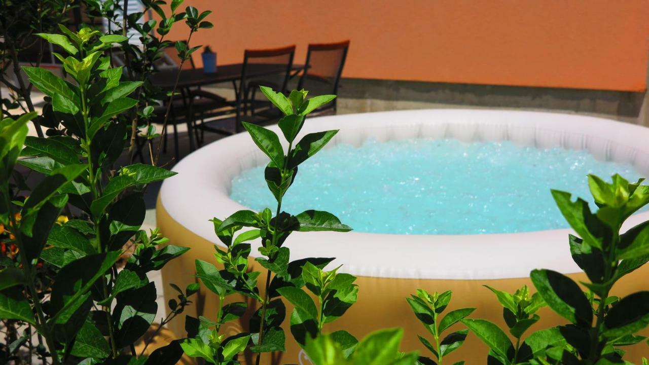 Apartment Gamma With Hydromassage Mini Pool Near Split Žrnovnica المظهر الخارجي الصورة