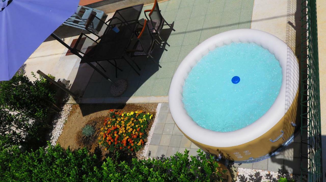 Apartment Gamma With Hydromassage Mini Pool Near Split Žrnovnica المظهر الخارجي الصورة